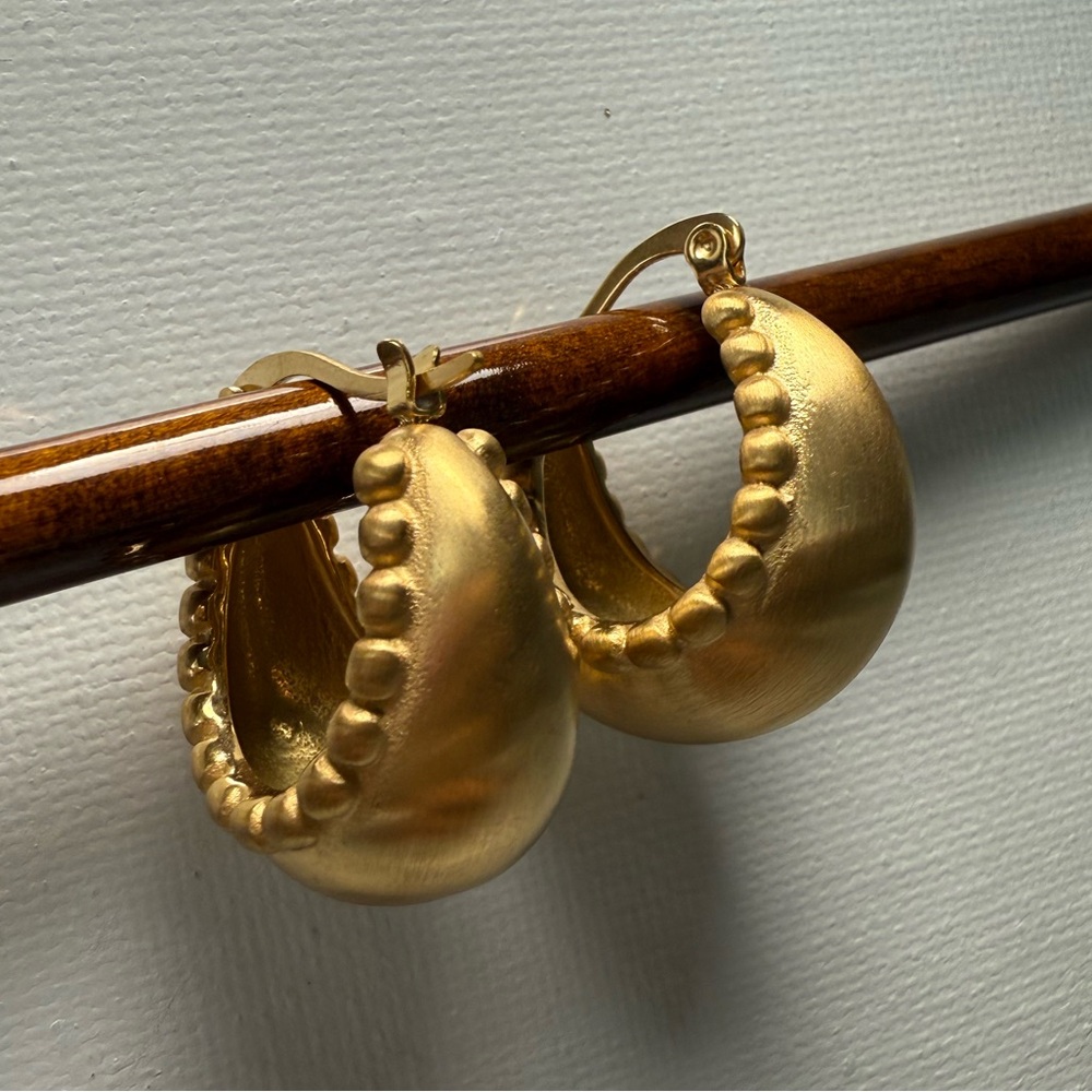 Basket Matte Golden Hoop Earrings 18 K Gold Stainless Steel - Picture 9 of 11
